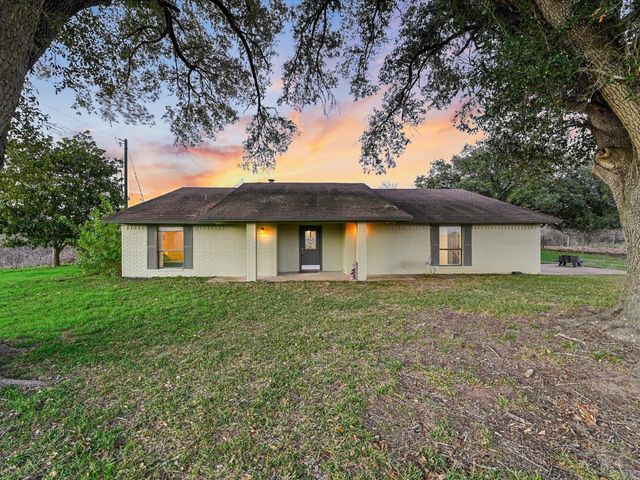 148 Highway 71 E, Smithville, TX 78957