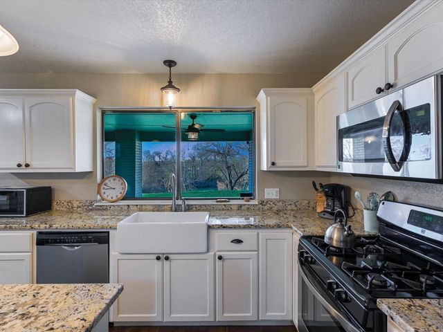 148 Highway 71 E, Smithville, TX 78957