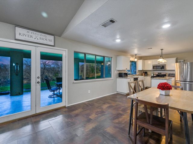 148 Highway 71 E, Smithville, TX 78957