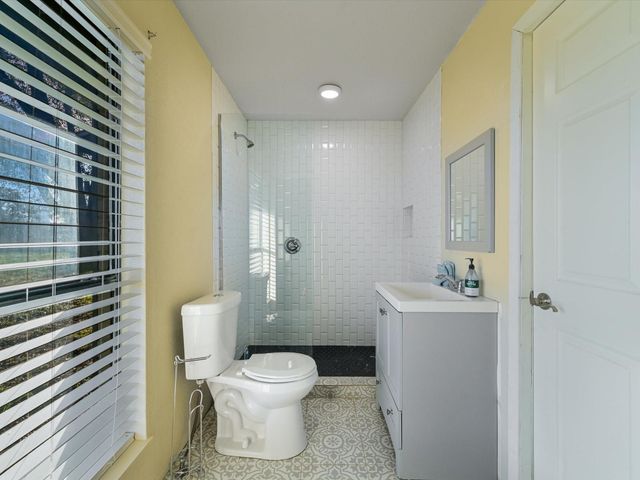 148 Highway 71 E, Smithville, TX 78957