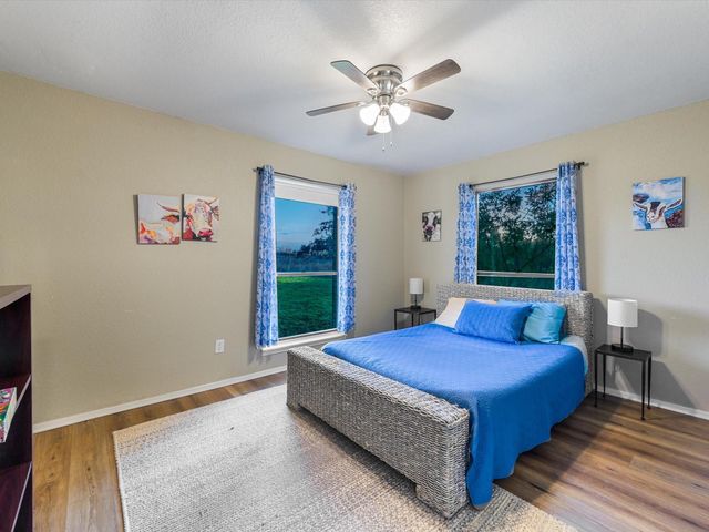 148 Highway 71 E, Smithville, TX 78957