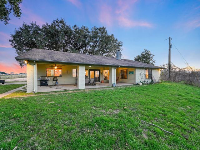 148 Highway 71 E, Smithville, TX 78957