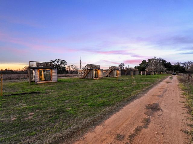 148 Highway 71 E, Smithville, TX 78957