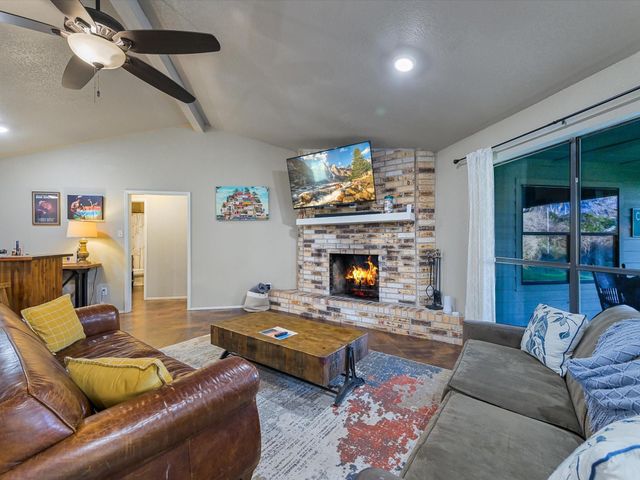 148 Highway 71 E, Smithville, TX 78957