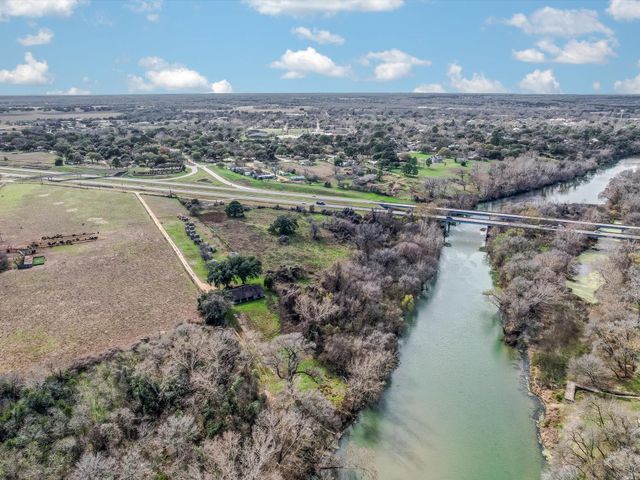 148 Highway 71 E, Smithville, TX 78957