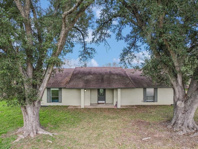 148 Highway 71 E, Smithville, TX 78957