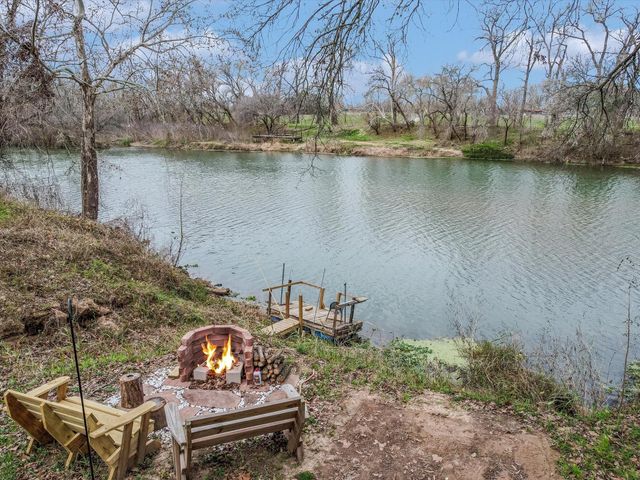 148 Highway 71 E, Smithville, TX 78957