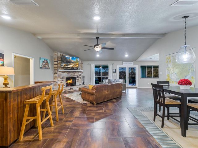 148 Highway 71 E, Smithville, TX 78957
