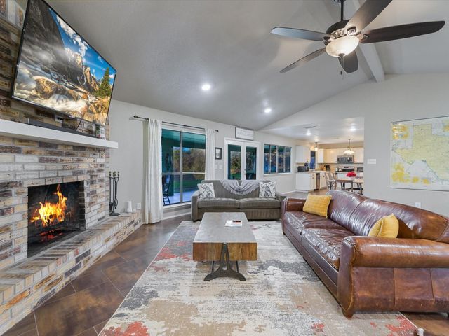 148 Highway 71 E, Smithville, TX 78957