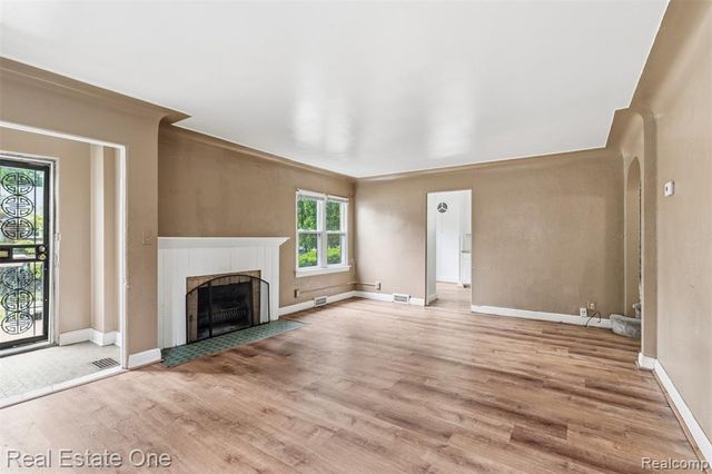 15464 Lindsay Street, Detroit, MI 48227