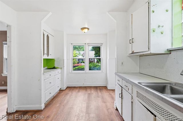 15464 Lindsay Street, Detroit, MI 48227