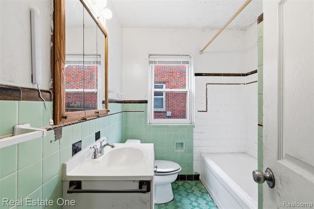 15464 Lindsay Street, Detroit, MI 48227