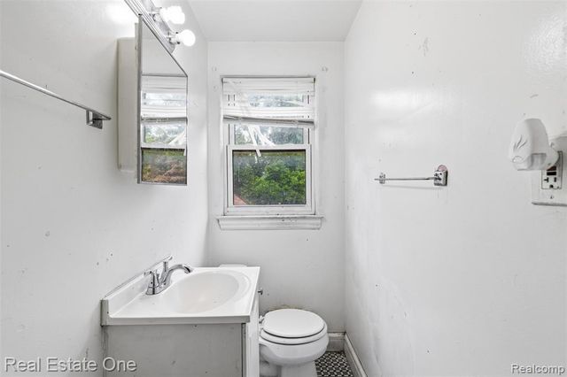 15464 Lindsay Street, Detroit, MI 48227