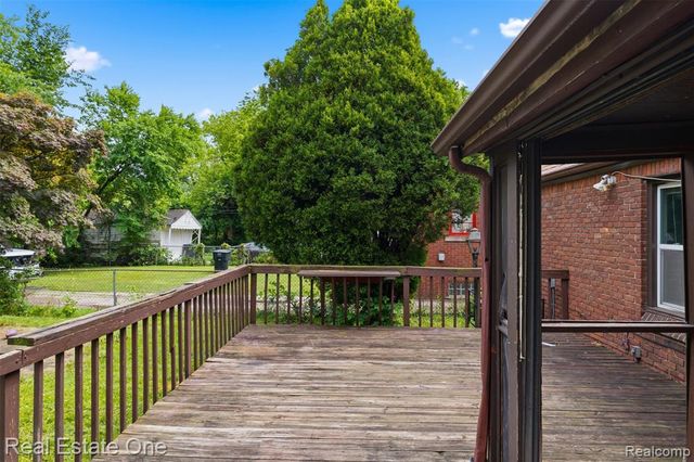 15464 Lindsay Street, Detroit, MI 48227
