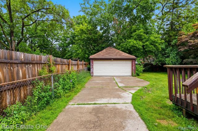 15464 Lindsay Street, Detroit, MI 48227