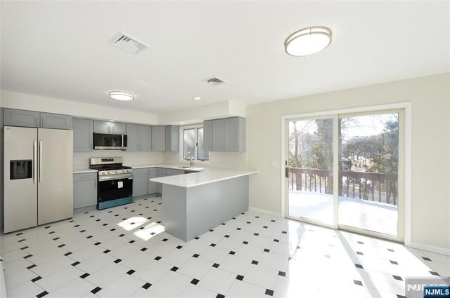 472 Central Boulevard, Fort Lee, NJ 07024