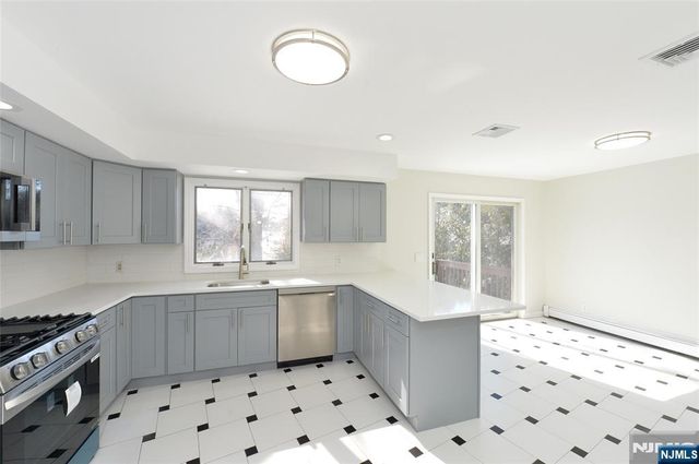 472 Central Boulevard, Fort Lee, NJ 07024