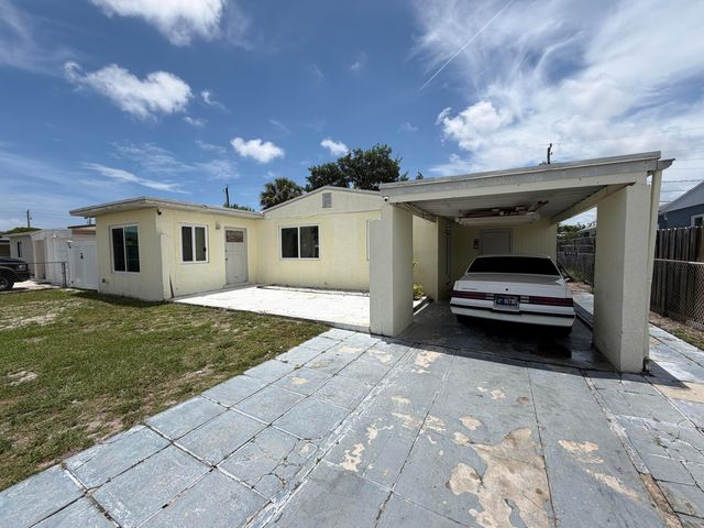 2016 Kenwood Road, West Palm Beach, FL 33409