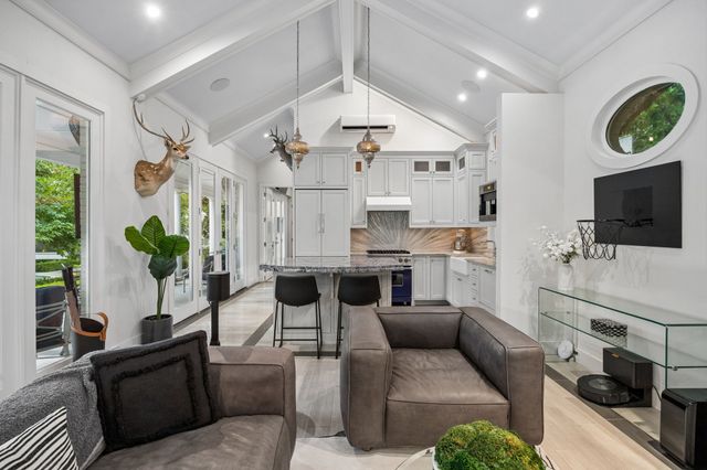 6671 Gaston Avenue, Dallas, TX 75214