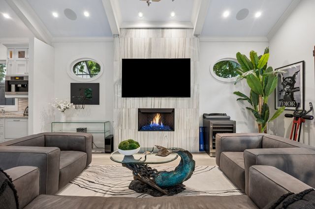 6671 Gaston Avenue, Dallas, TX 75214