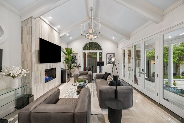 6671 Gaston Avenue, Dallas, TX 75214