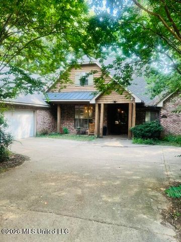 1135 Martingale Road, Jackson, MS 39206