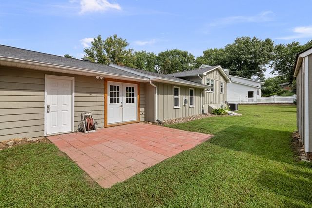 2603 Harmony Drive, Bettendorf, IA 52722