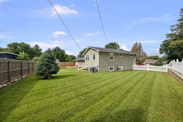 2603 Harmony Drive, Bettendorf, IA 52722