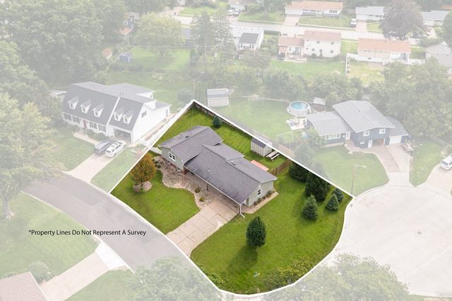 2603 Harmony Drive, Bettendorf, IA 52722