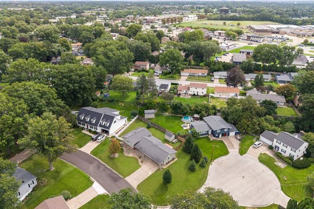 2603 Harmony Drive, Bettendorf, IA 52722