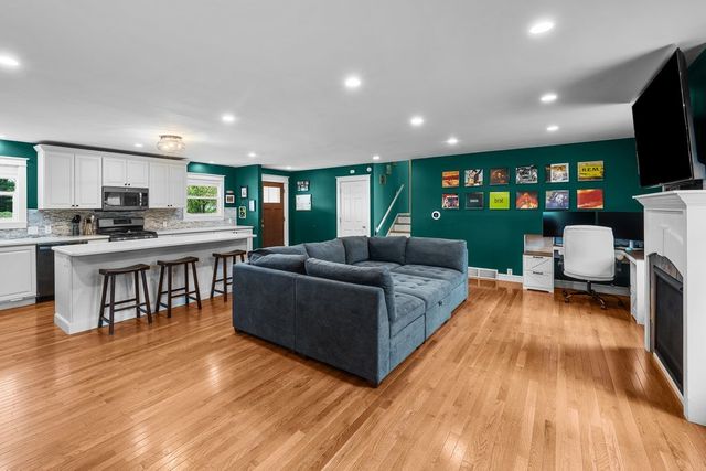 2603 Harmony Drive, Bettendorf, IA 52722