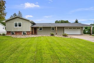 2603 Harmony Drive, Bettendorf, IA 52722