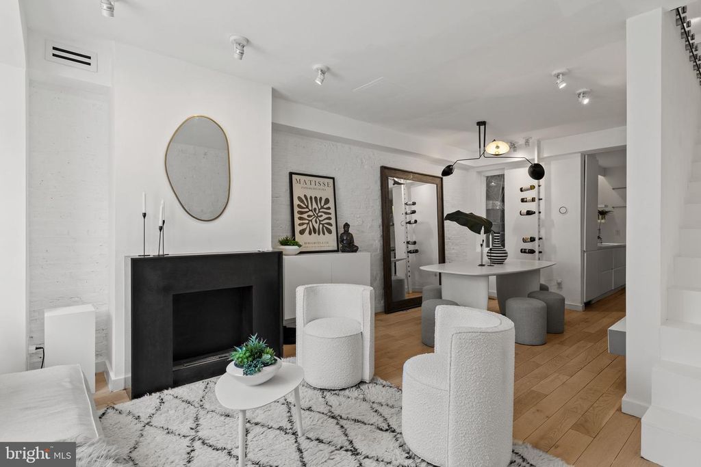 1537 S LECOUNT ST, PHILADELPHIA, PA 19146 — photo 5
