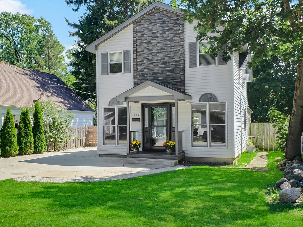 193 Lake Court, Crystal Lake, IL 60014