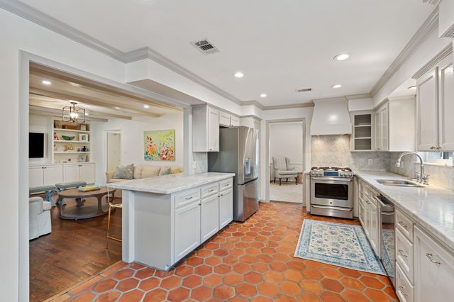 7902 Pagewood Lane, Houston, TX 77063