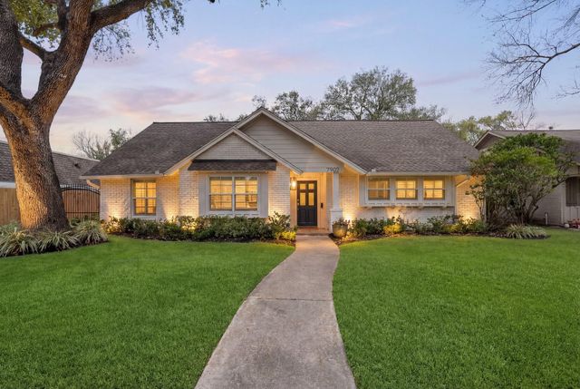 7902 Pagewood Lane, Houston, TX 77063