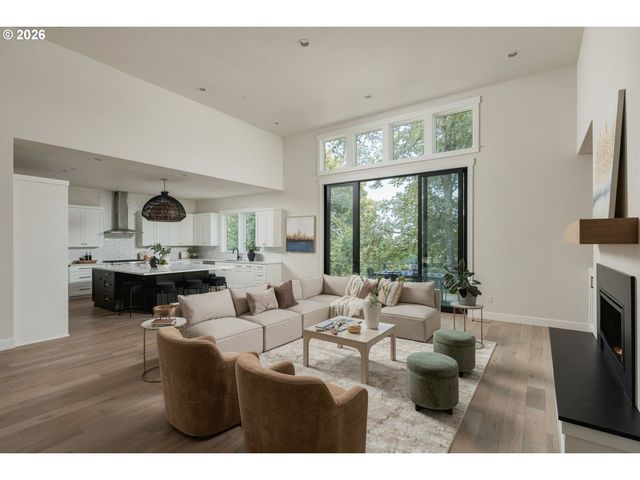 1921 MAPLELEAF Ct, Lake Oswego, OR 97034