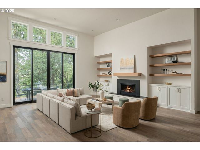 1921 MAPLELEAF Ct, Lake Oswego, OR 97034