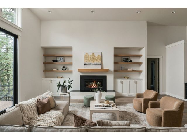 1921 MAPLELEAF Ct, Lake Oswego, OR 97034