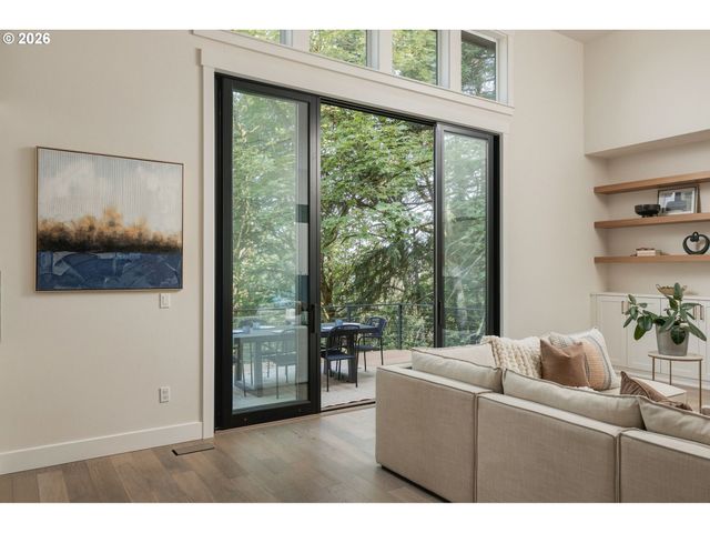 1921 MAPLELEAF Ct, Lake Oswego, OR 97034
