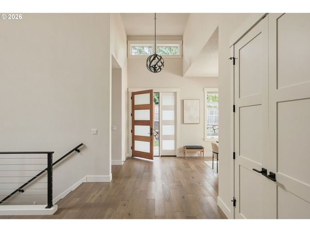1921 MAPLELEAF Ct, Lake Oswego, OR 97034