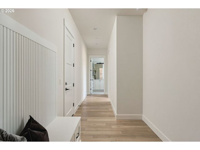 1921 MAPLELEAF Ct, Lake Oswego, OR 97034