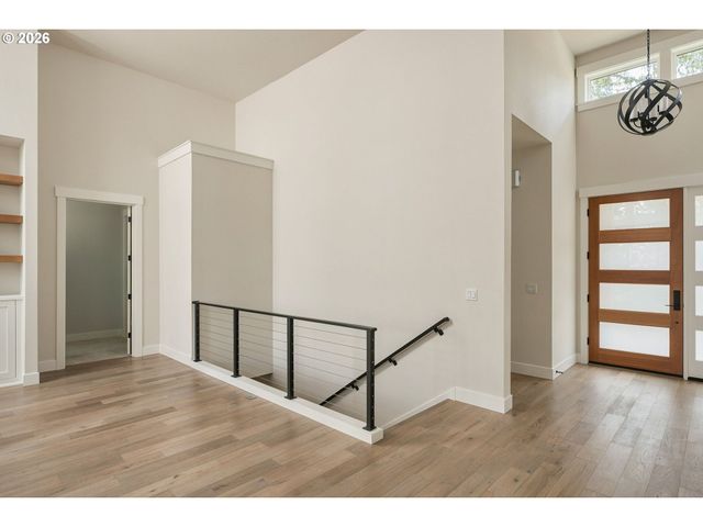 1921 MAPLELEAF Ct, Lake Oswego, OR 97034