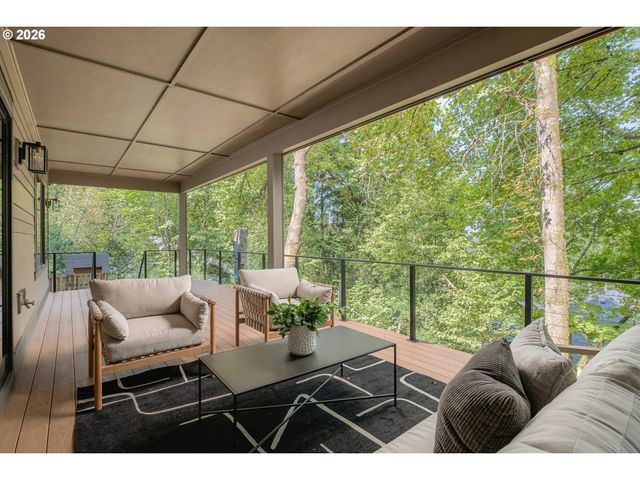 1921 MAPLELEAF Ct, Lake Oswego, OR 97034