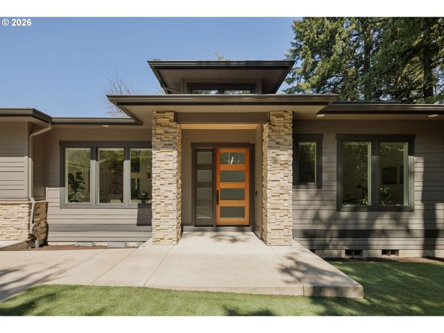 1921 MAPLELEAF Ct, Lake Oswego, OR 97034