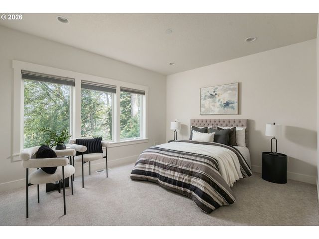 1921 MAPLELEAF Ct, Lake Oswego, OR 97034
