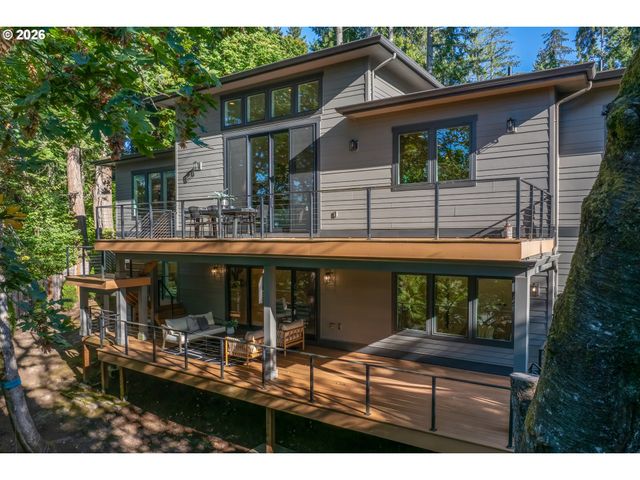 1921 MAPLELEAF Ct, Lake Oswego, OR 97034