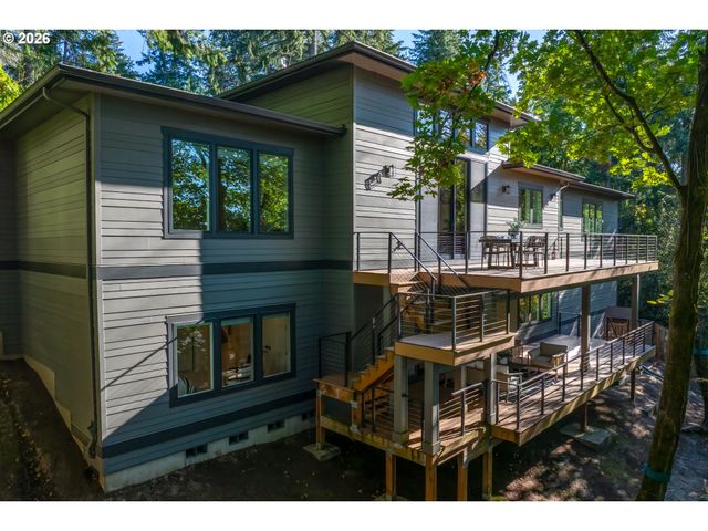 1921 MAPLELEAF Ct, Lake Oswego, OR 97034