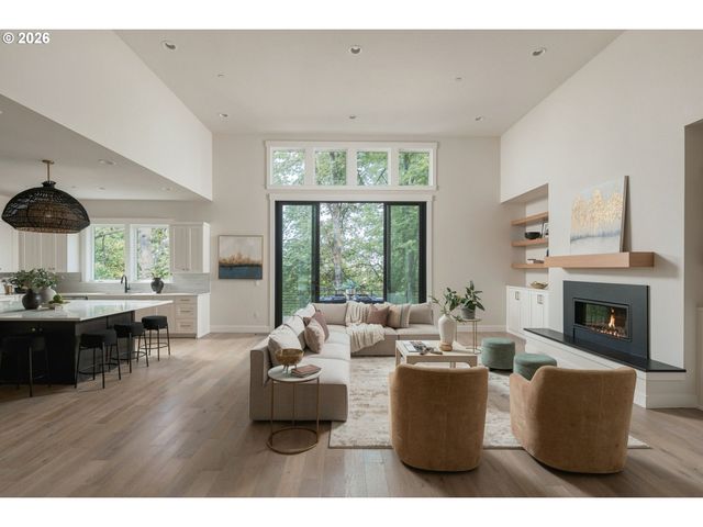 1921 MAPLELEAF Ct, Lake Oswego, OR 97034