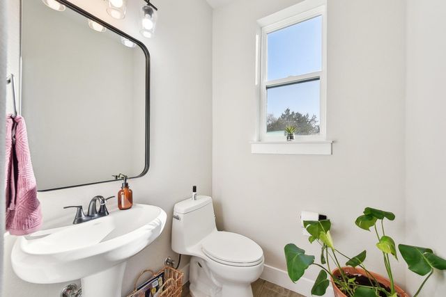 25 Woodacre DR, Wimberley, TX 78676